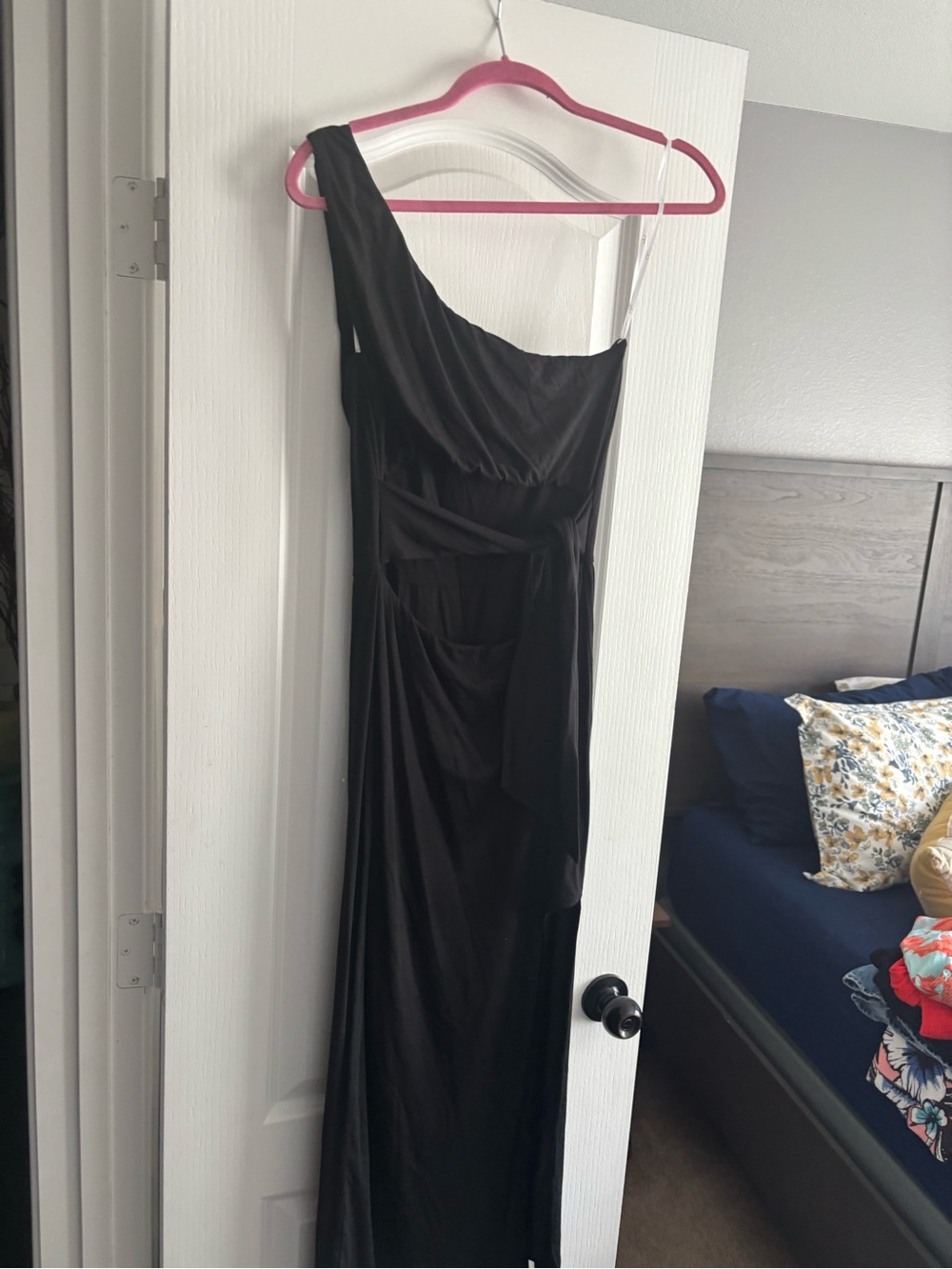 Lulu’s Cut-Out One-Shoulder Black Dress